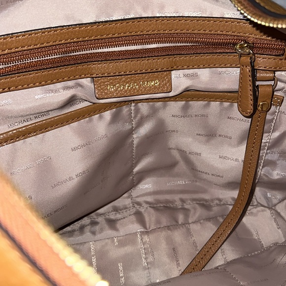Michael Kors - “Lydia” hobo in Acorn/ soft tan/brown Questions just ask - Picture 6 of 13